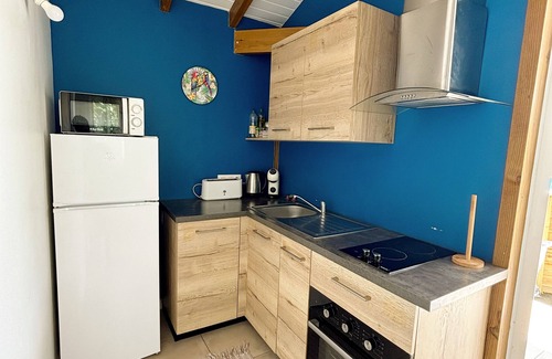 Trois-Rivieres House | Comfortable bungalow with pool and jacuzzi