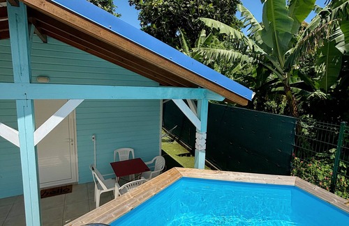 Trois-Rivieres House | Comfortable bungalow with pool and jacuzzi
