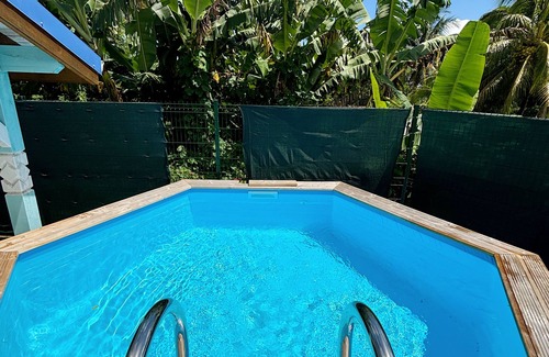 Trois-Rivieres House | Comfortable bungalow with pool and jacuzzi