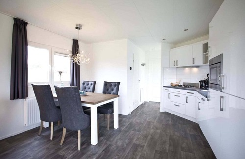 Nijkerk Ski Chalet | Comfortable Chalet by Veluwemeer