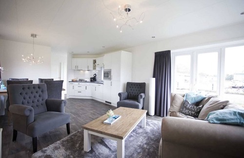 Nijkerk Ski Chalet | Comfortable Chalet by Veluwemeer