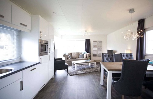 Nijkerk Ski Chalet | Comfortable Chalet by Veluwemeer