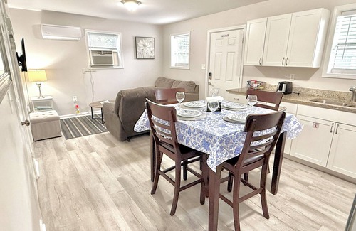 North Charleston Apartment | Comfortable/Close to Everything 2-bedroom/1 bath Apartment in North Charleston.