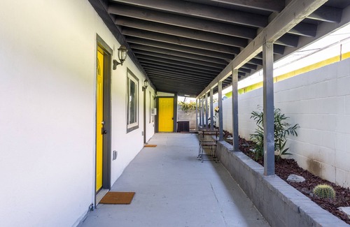 Compton Apartment | Comfortable Compton 2 Bed APT 3