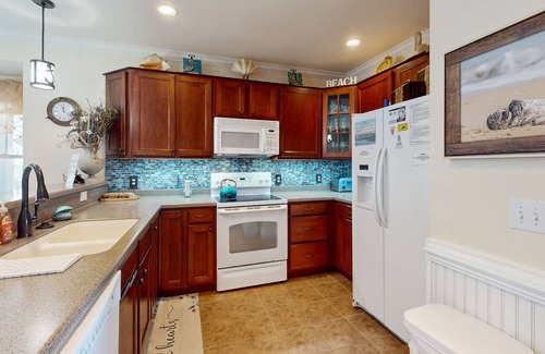 Hatteras Condo | Comfortable condo with shared pool, free WiFi, central AC, and water views