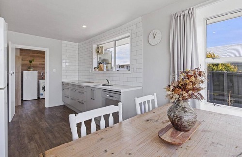 Linwood House | Comfortable & Convenient Stay in Christchurch - Ideal for Families & Travellers