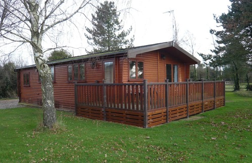 Romney Marsh Cottage | comfortable Cottage with Wooden Deck