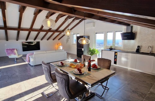 Praputnjak Villa | Comfortable Croatian villa with pool, billiard, basketball court, darts, bicycle