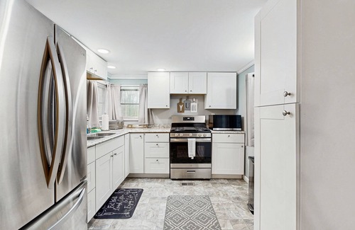 Central Vermont- Killington House | Comfortable dog-friendly home w/pond view, deck, gas grill, wifi, TVs, kitchen