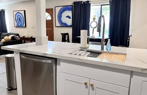 Arden-Arcade House | Comfortable elegance - Minutes to shopping