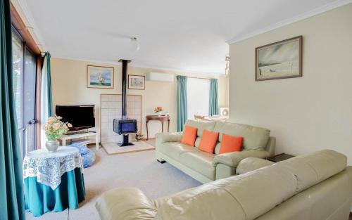 Encounter Bay House | Comfortable Elevated Holiday Home