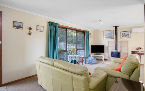 Encounter Bay House | Comfortable Elevated Holiday Home
