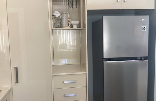 Glenelg East House | Comfortable, family sized, close to tram, explore the Festival City.