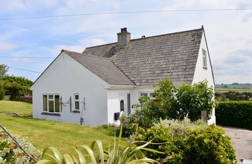 Trebetherick House | Comfortable family house with open plan kitchen/diner, sitting room & 4 bedrooms