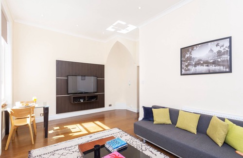 West Kensington Apartment | Comfortable Flat in West Kensington Perfect for Business or Leisure