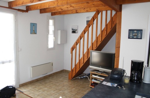 Meschers-sur-Gironde Villa | Comfortable Villa In Residence With Pool And Tennis Court