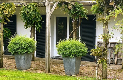 Suce-sur-Erdre Condo | Comfortable gîte, spacious garden with swimming pool, close to the Erdre river.