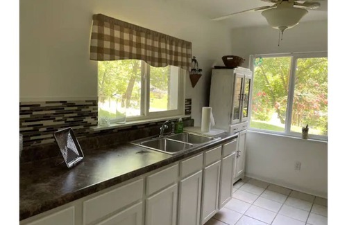 Midfield House | Comfortable guest unit, bedroom(1) and bathroom(1)