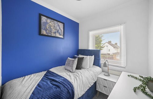 Peterborough House | Comfortable home for contractors sleeps 6