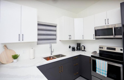 St. James Apartment | Comfortable home near airport