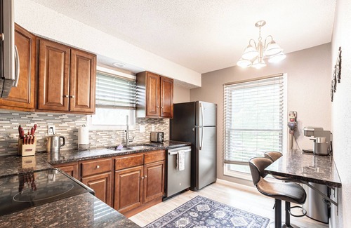 Overland Park House | Comfortable home*central location*charming duplex
