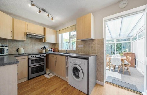 Barnstaple House | Comfortable Home with Parking & Garden, Barnstaple