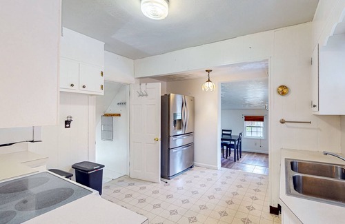 Odenton House | Comfortable home with a work desk, washer/dryer, streaming, & internet