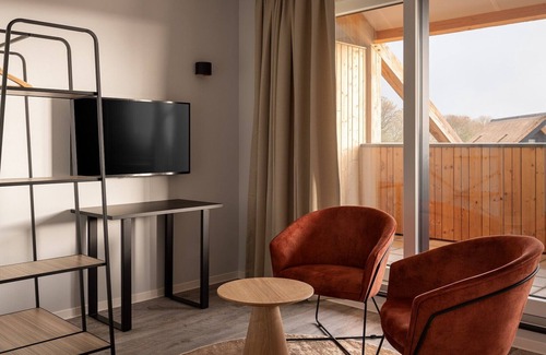 Nieuwvliet Apartment | Comfortable hotel room with view out over the water