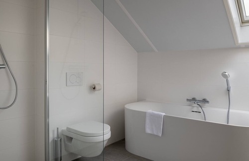 Nieuwvliet Apartment | Comfortable hotel room with view out over the water