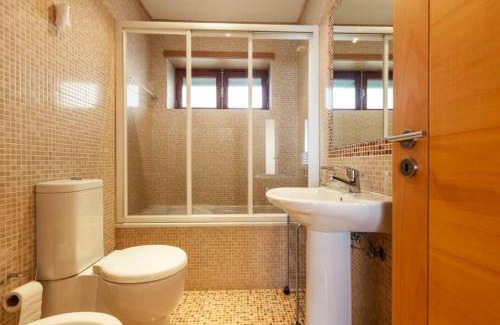 Caminha House | Comfortable House in Moledo with Sea View and Parking