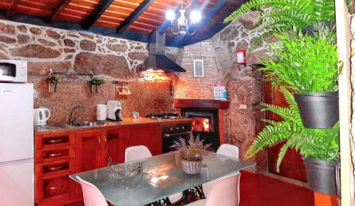 Lindoso House | Comfortable house in Lindoso, stunning mountain view