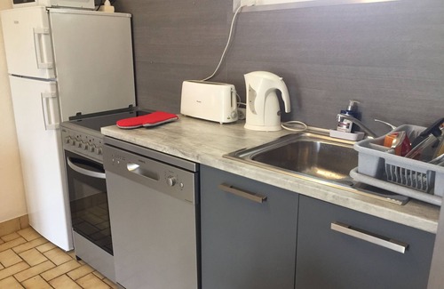 Aspremont House | Comfortable house with garden and barn. Suitable for families. Sleeps 6.