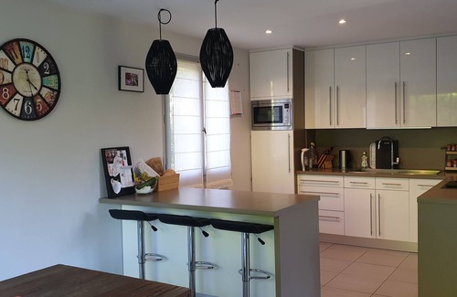 Bouliac House | Comfortable house with view in wooded garden