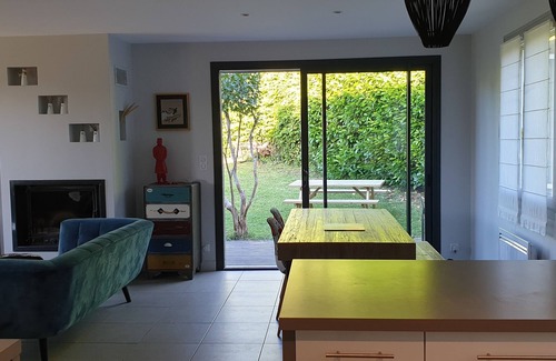 Bouliac House | Comfortable house with view in wooded garden