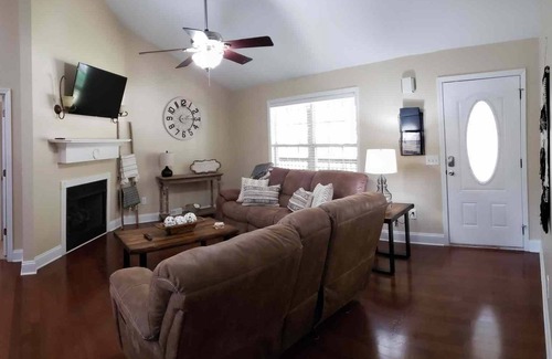Clayton House | Comfortable In-Town Stay - Clayton, GA