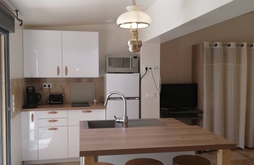 Rognes Cottage | Comfortable independent cottage