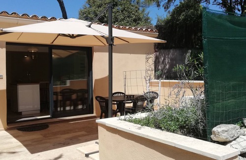 Rognes Cottage | Comfortable independent cottage