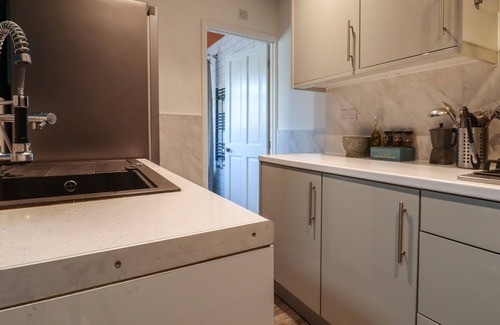Margate Cottage | COMFORTABLE MARGATE HOME, pet friendly, with a garden in Margate