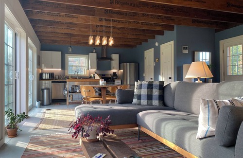 Gallupville House | Comfortable Modern Barn House in Peaceful Setting