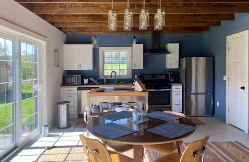 Gallupville House | Comfortable Modern Barn House in Peaceful Setting