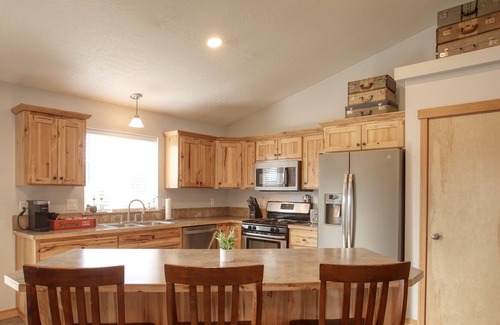 Rathdrum House | Comfortable North Idaho home has everything you need, including a game room!