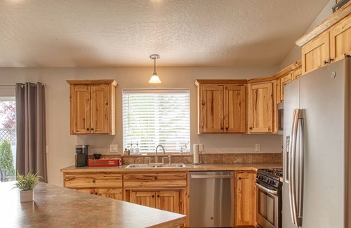 Rathdrum House | Comfortable North Idaho home has everything you need, including a game room!