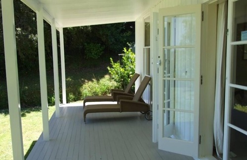 Russell Cottage | Comfortable Kiwi bach with privacy and views