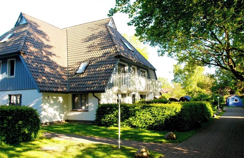 Ostseebad Prerow Apartment | comfortable pet-friendly apartment in the oak park, max. 3 pers., WLAN