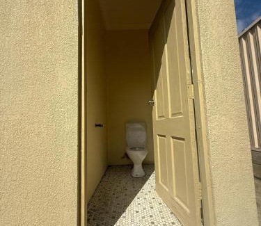Greenacre House | Comfortable Queen Room in Spacious House with Backyard - GA3