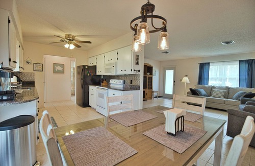 Englewood East House | Comfortable, Quiet Beach Retreat