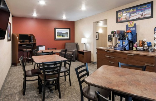 North Las Vegas House | Comfortable Room with Full Kitchen and Parking!