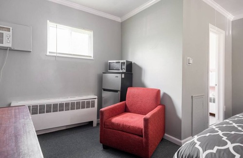 Riverview Apartment | Comfortable Room for 4 w/Private Bath & Wi-fi!