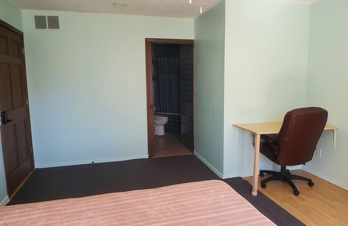 Bloomington Bed & Breakfast | Comfortable room within 15 minutes of driving from IU