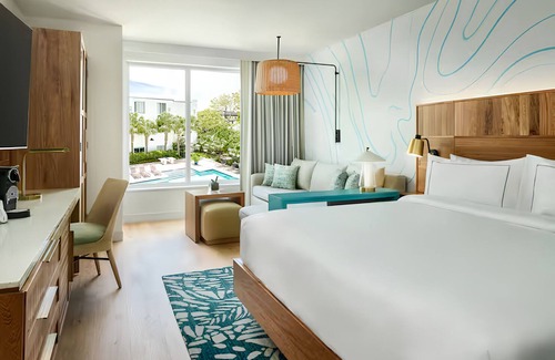 Marathon Hotel | Comfortable Room with Pool View! Near Florida Keys Aquarium Encounters